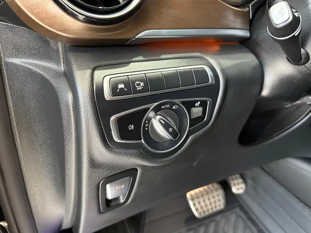 Mercedes-Benz V-Class 2021 — фото 10