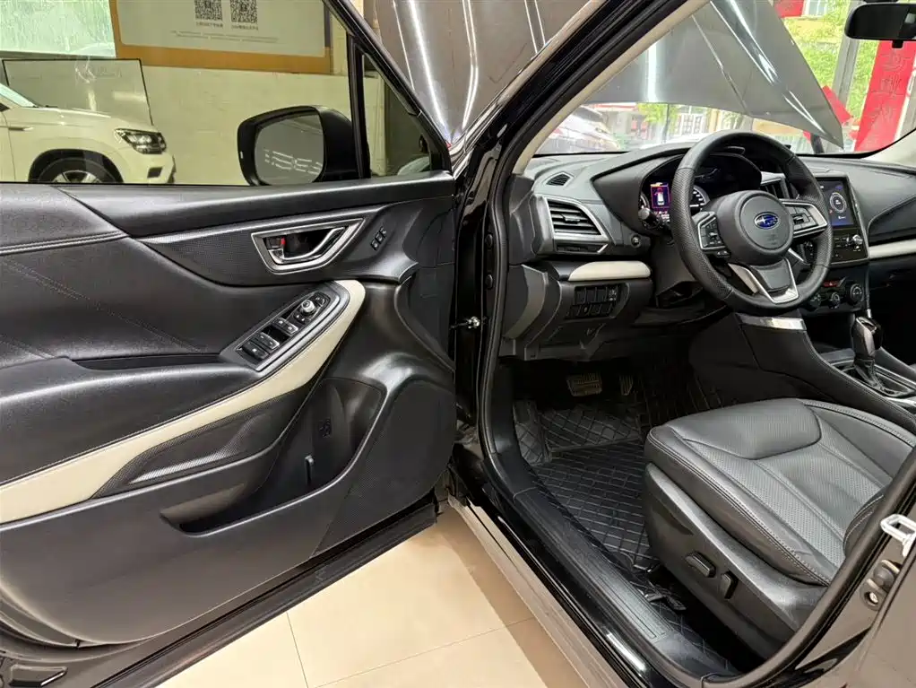 Subaru Forester 2023 — фото 8