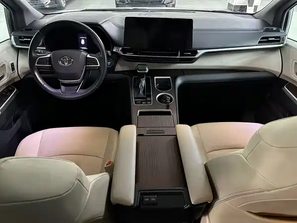 Toyota Granvia 2023