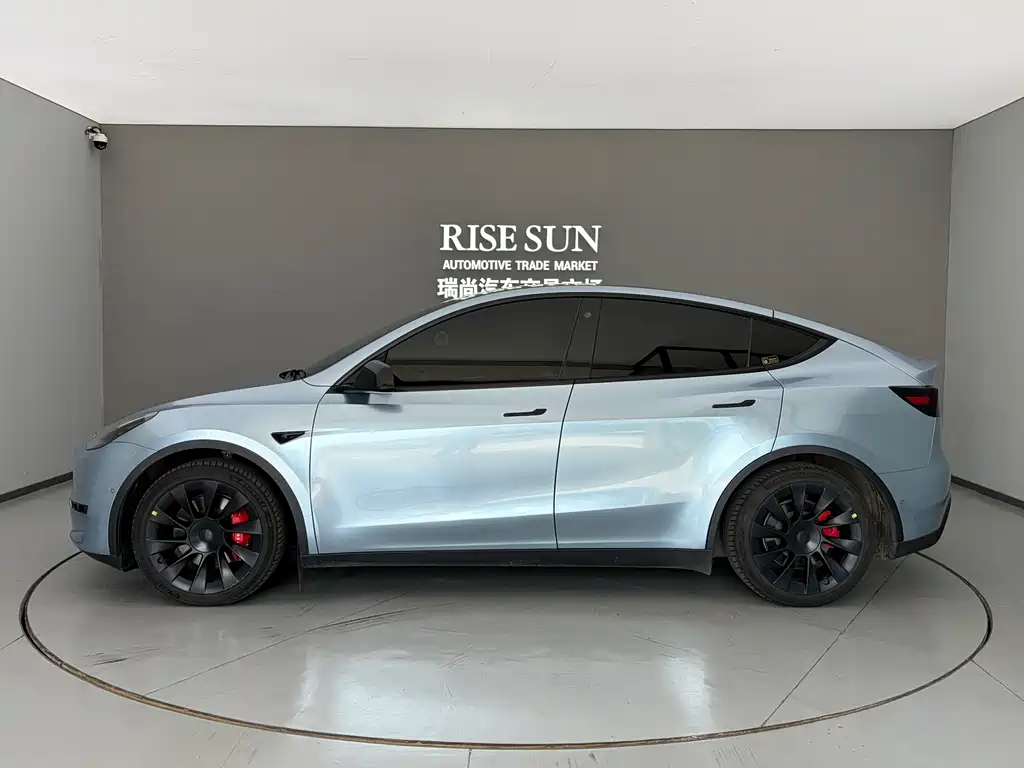 Tesla Model Y 2023 — фото 13