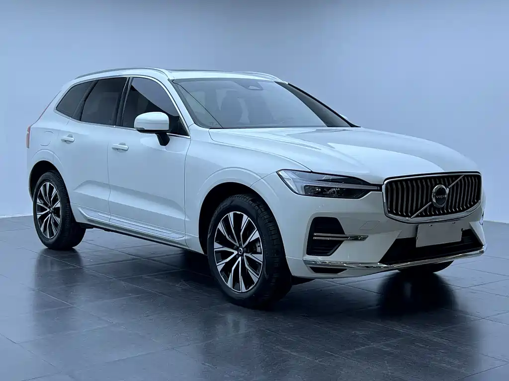 Volvo XC60 2023 — фото 3