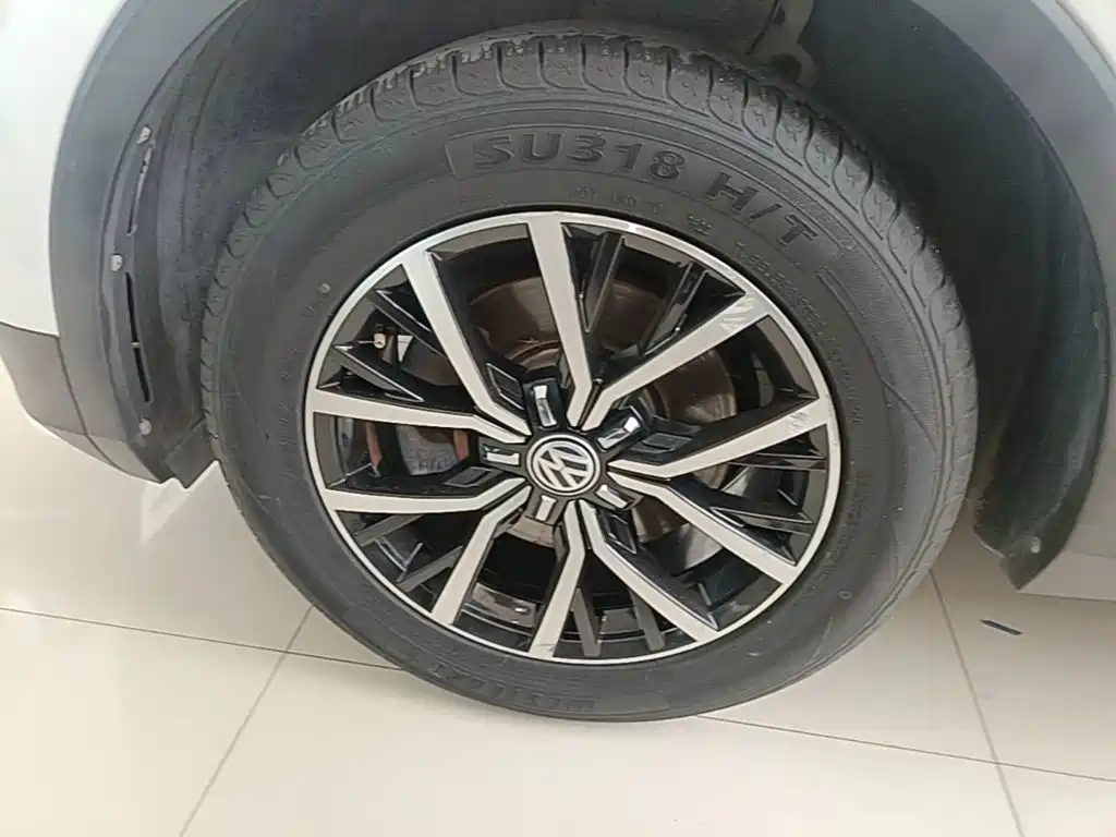 Volkswagen Tiguan L 2018 — фото 23