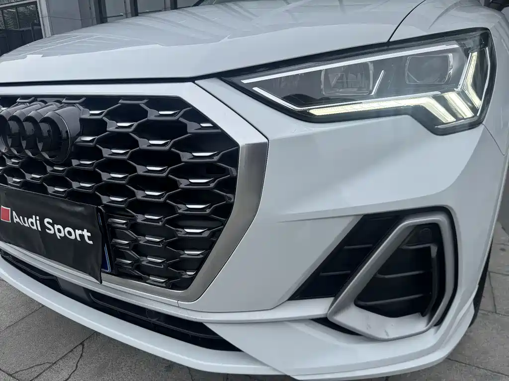 Audi Q3 Sportback 2021 — фото 29