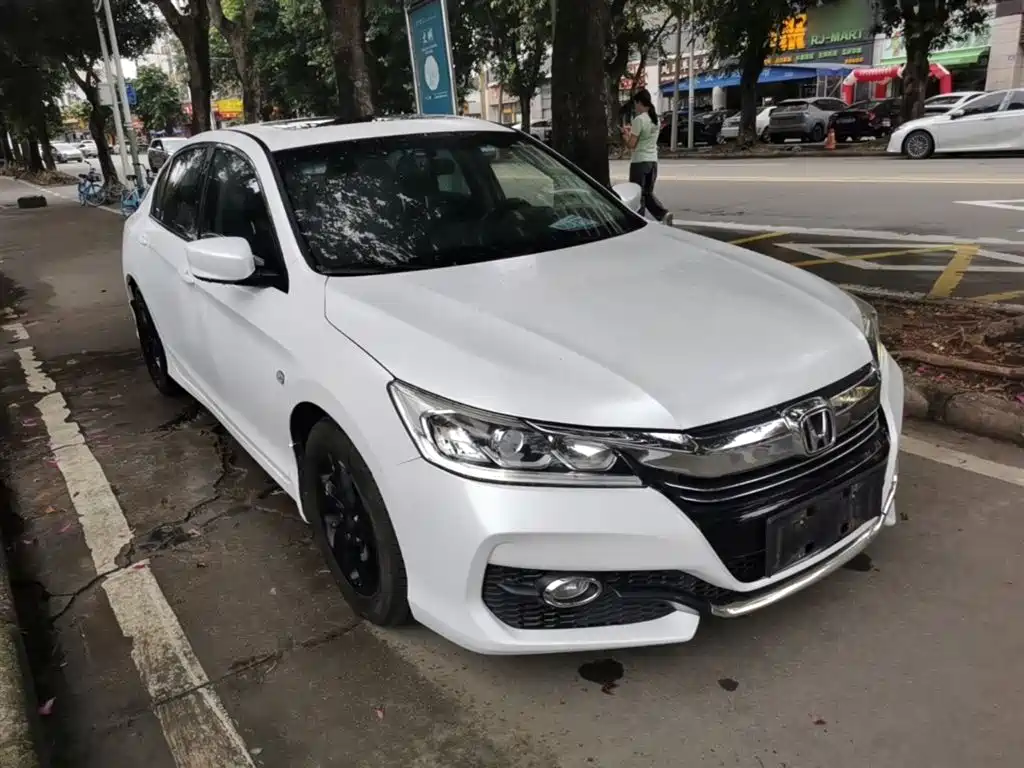 Honda Accord 2016 — фото 22