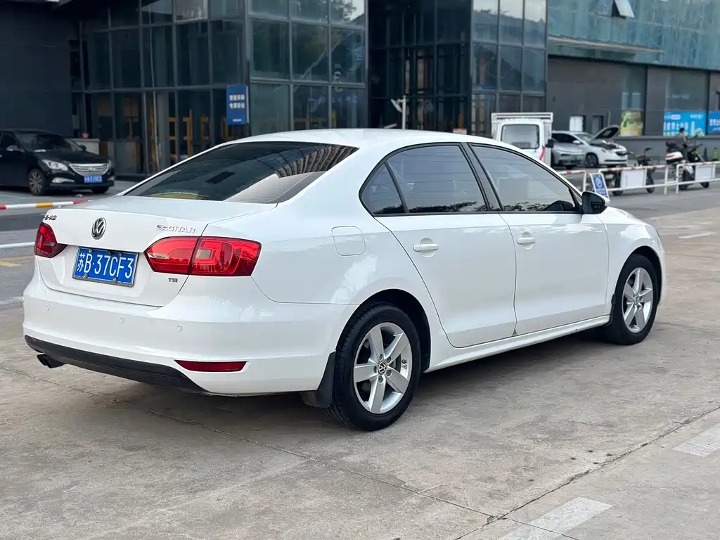 Volkswagen Sagitar 2014