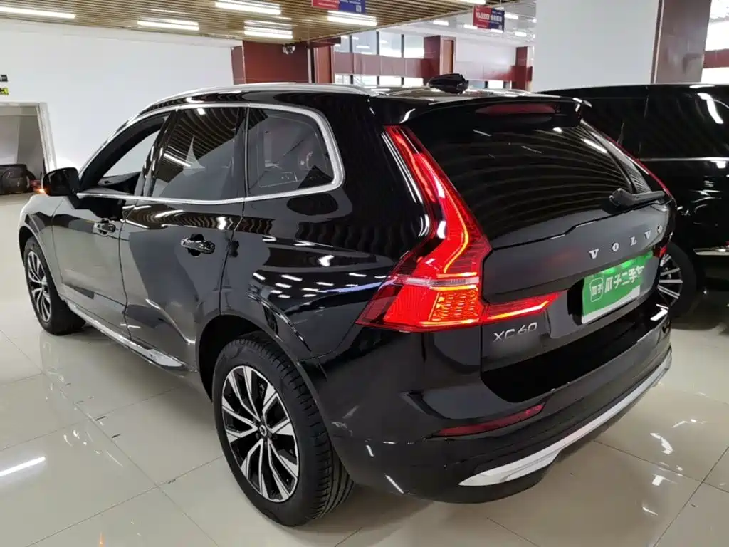 Volvo XC60 2023 — фото 5