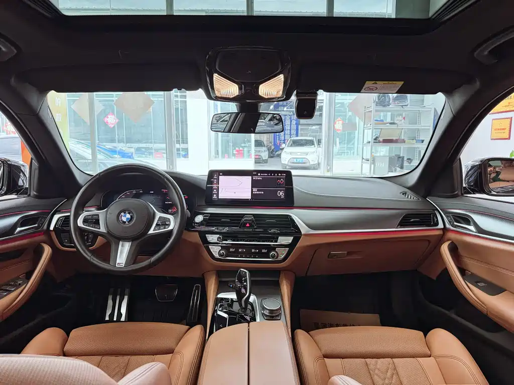 BMW 5 Series 2023 — фото 10