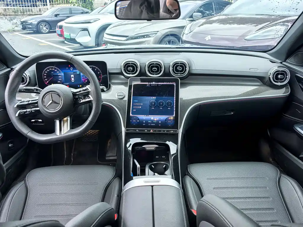 Mercedes-Benz C-Class 2025 — фото 15