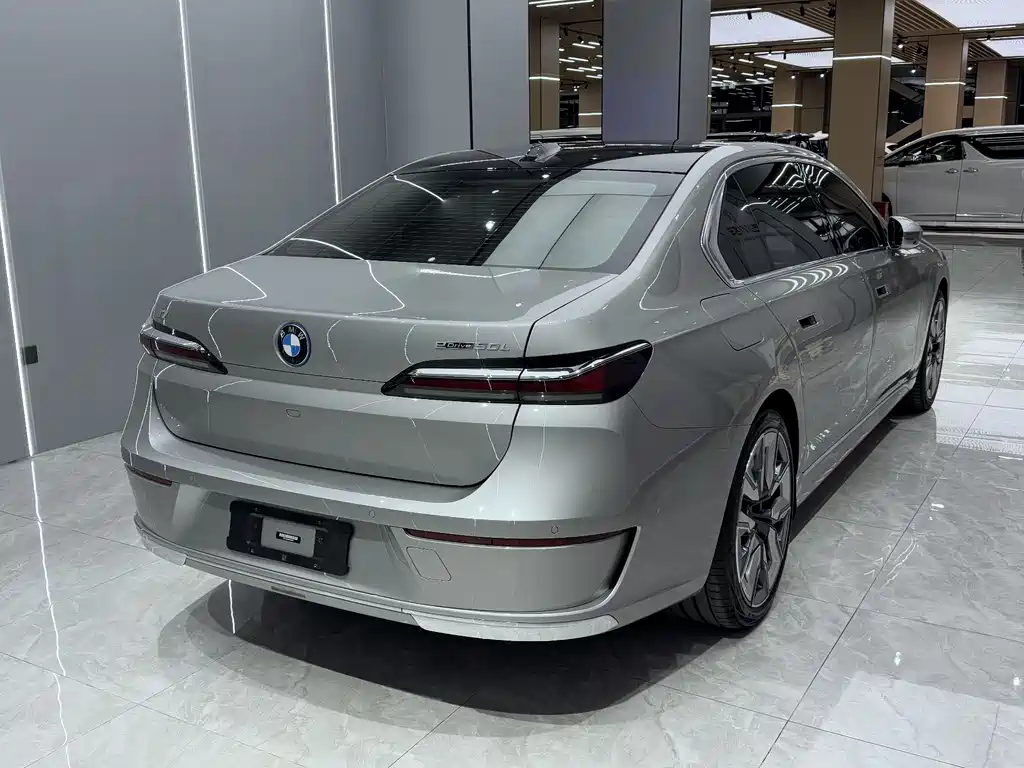BMW i7 2023 — фото 9
