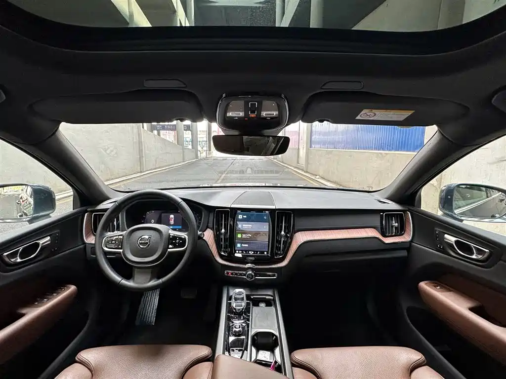Volvo XC60 2025 — фото 11
