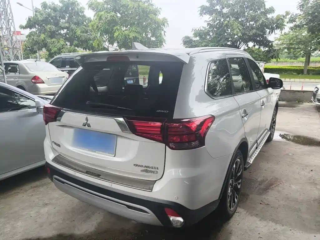 Mitsubishi Outlander 2020