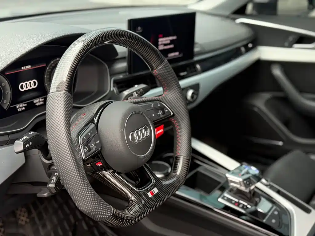 Audi A4L 2023 — фото 8