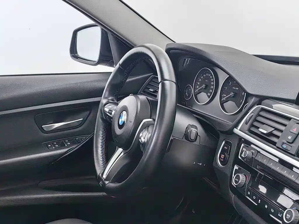 BMW 3 Series 2017 — фото 22