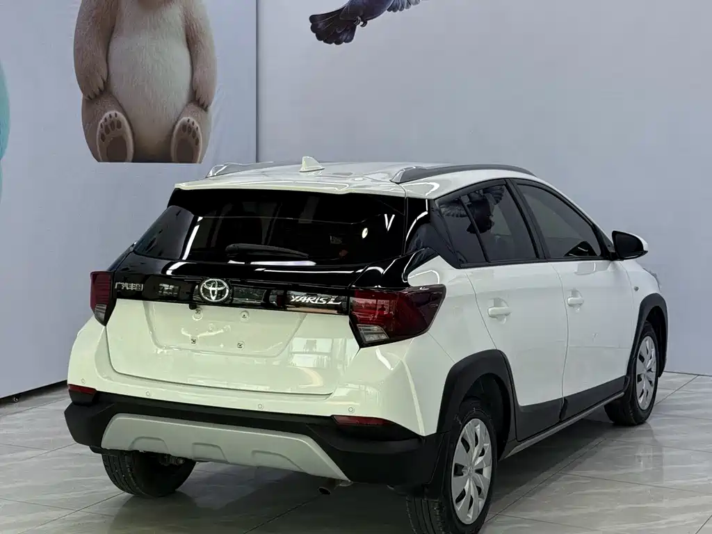 Toyota Yaris L 2022
