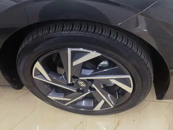 Hyundai Elantra 2024