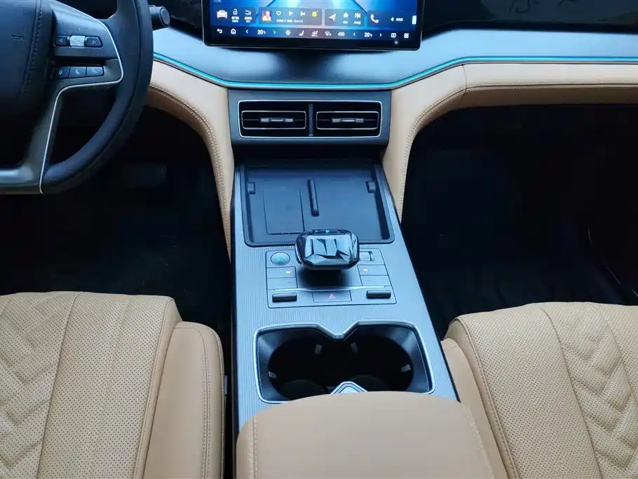 BYD L DM-i 2025 — фото 16