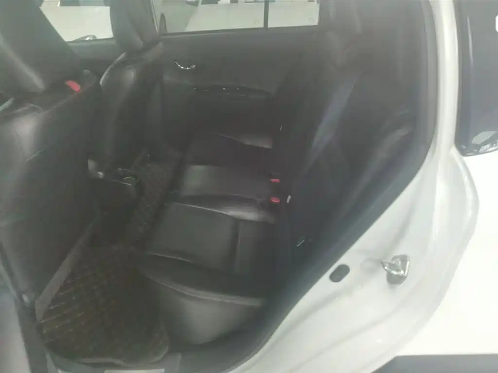 Toyota Yaris L 2020 — фото 17