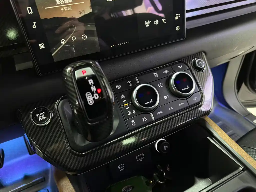 Land Rover Defender 2021 — фото 14