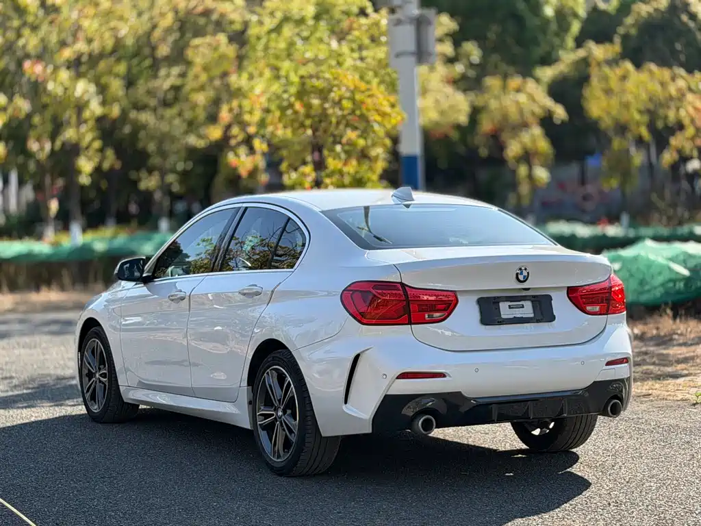 BMW 1 Series 2021 — фото 12
