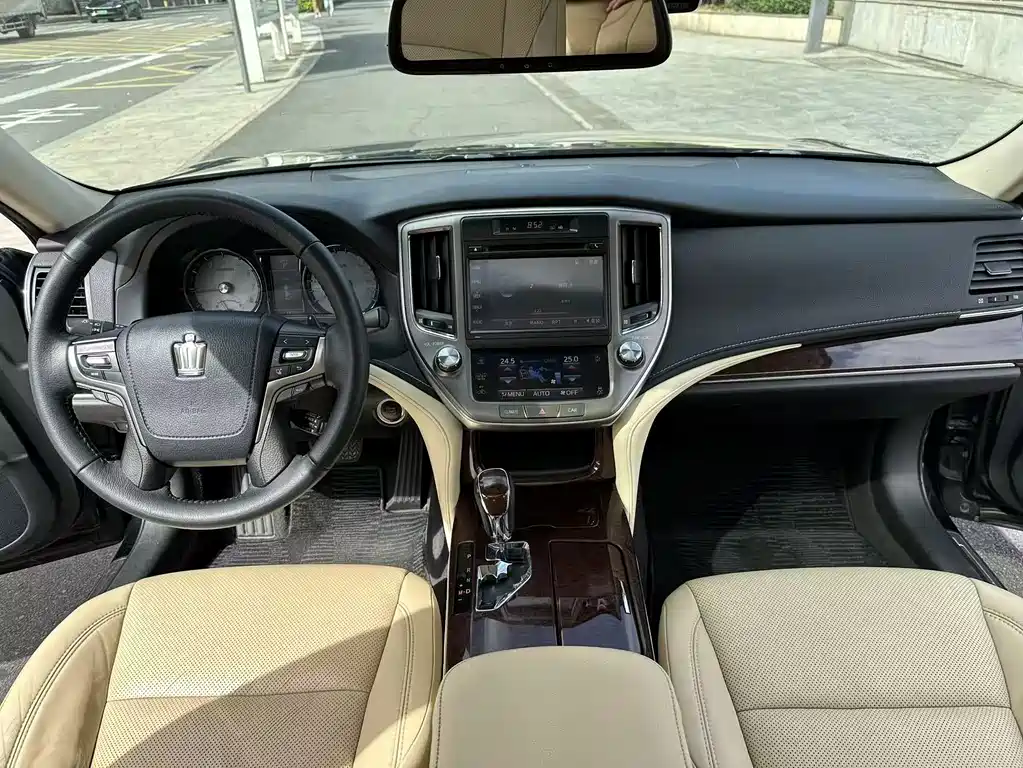 Toyota Crown 2018 — фото 9