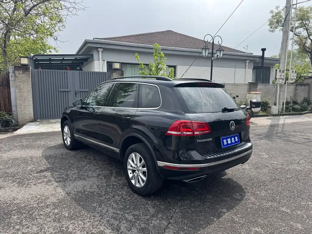 Volkswagen Touareg 2017 — фото 12