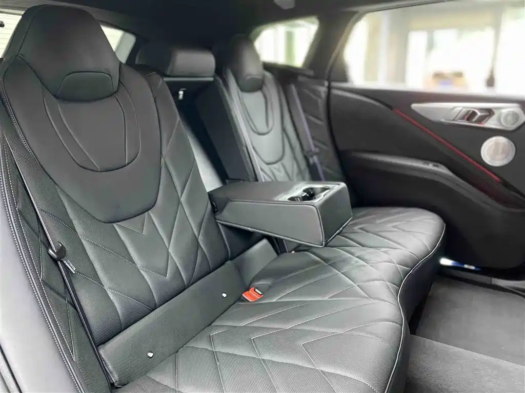 BMW XM 2023 — фото 12