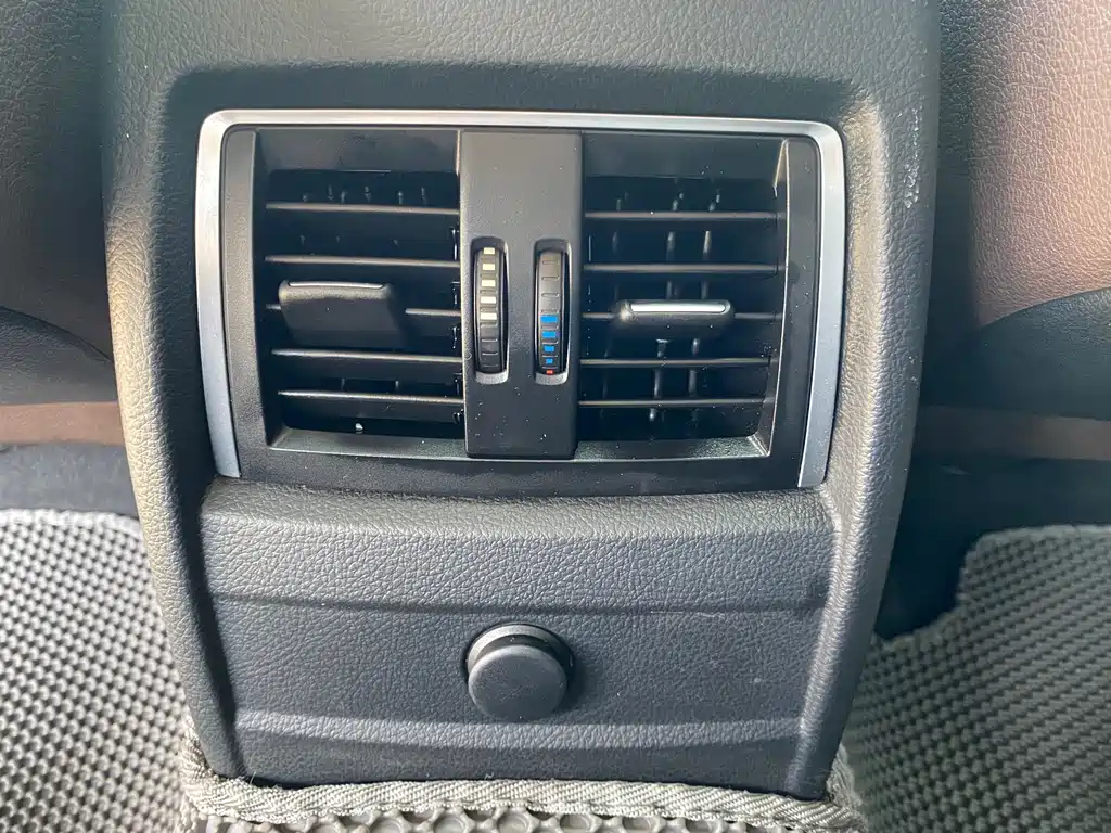BMW 3 Series 2018 — фото 16