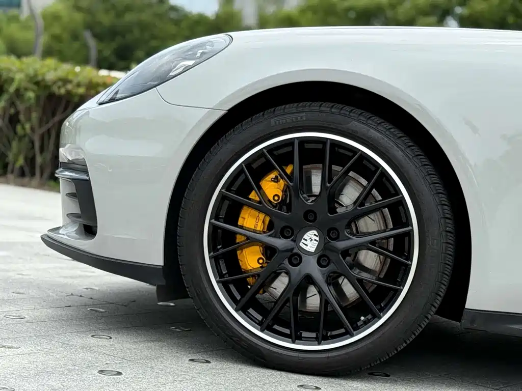 Porsche Panamera 2018 — фото 27