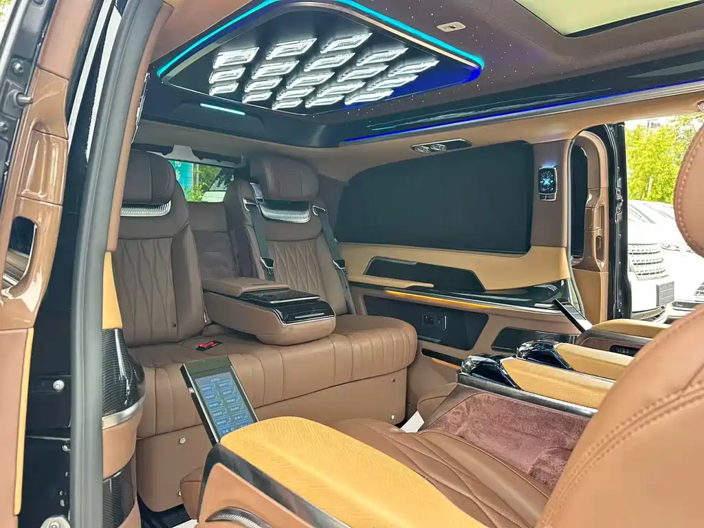 Mercedes-Benz V-Class 2025 — фото 10