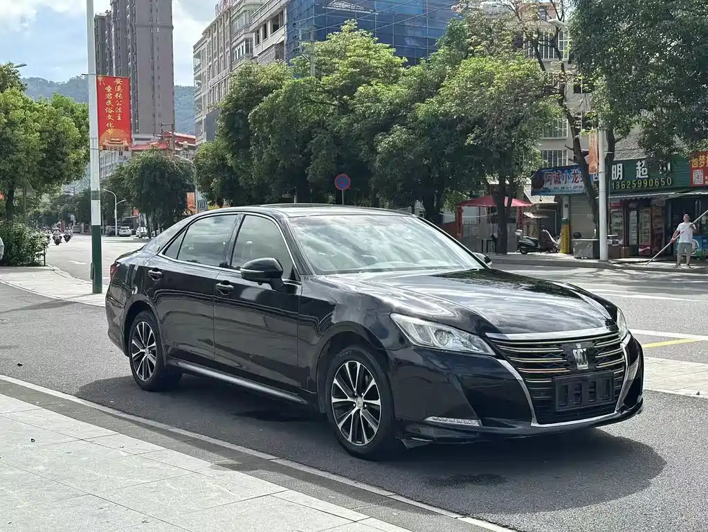 Toyota Crown 2018 — фото 3