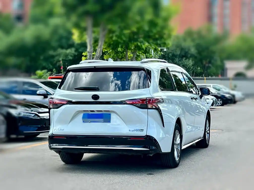 Toyota Sienna 2025