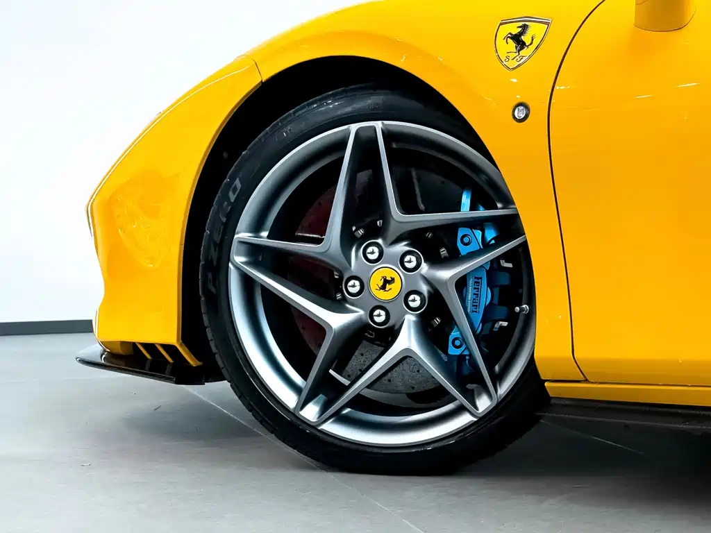 Ferrari F8 2022 — фото 20