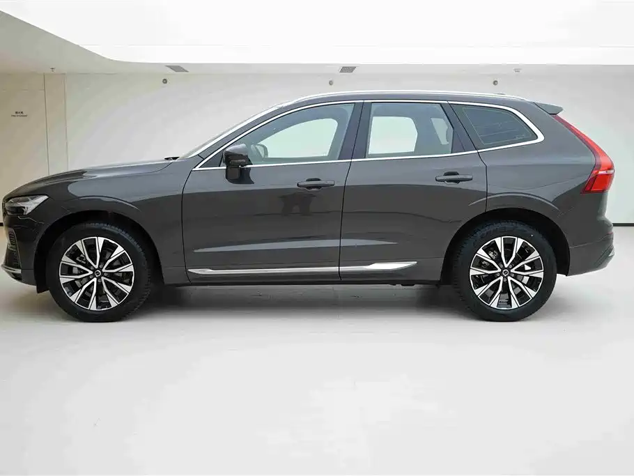 Volvo XC60 2022 — фото 3