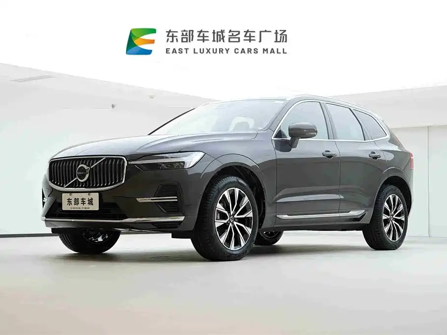 Volvo XC60 2022 — фото 1