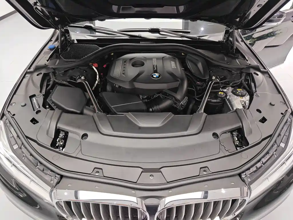 BMW 7 Series 2018 — фото 16