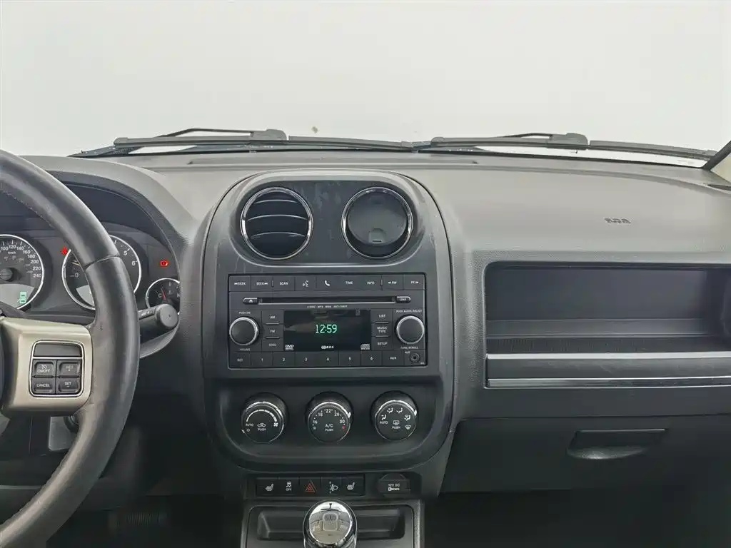 Jeep Compass 2012 — фото 12