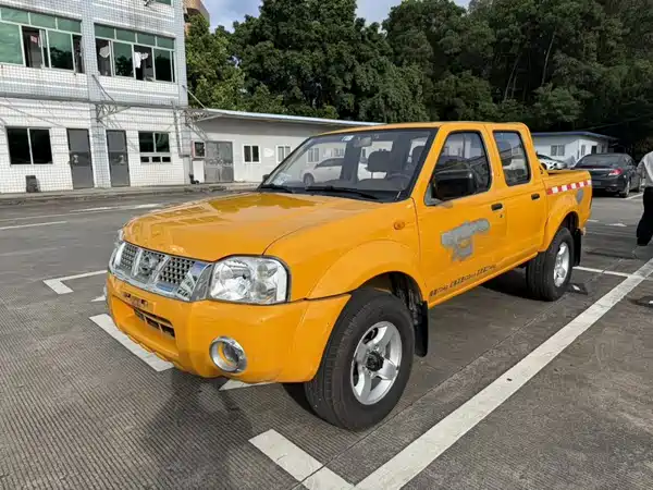Nissan D22 2015