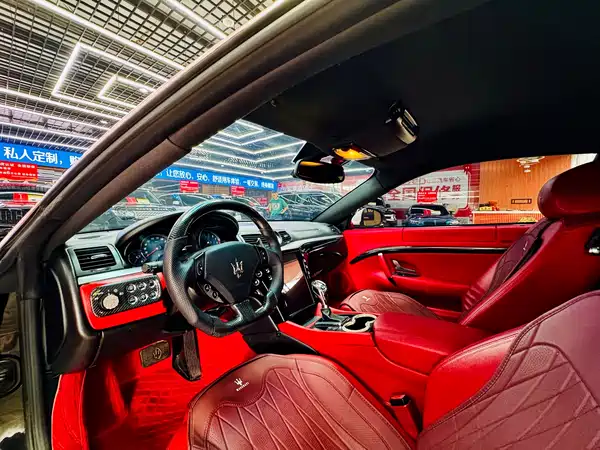 Maserati Granturismo 2012
