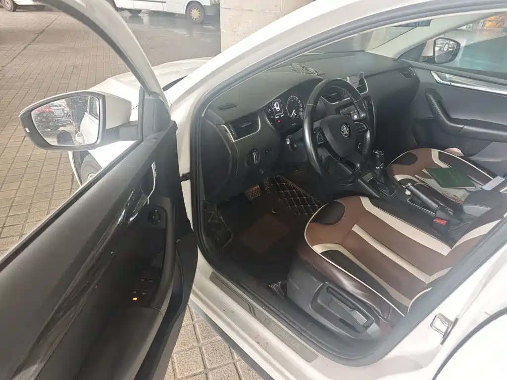 Skoda Octavia 2015 — фото 17