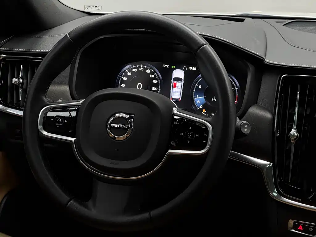 Volvo V90 2018 — фото 24