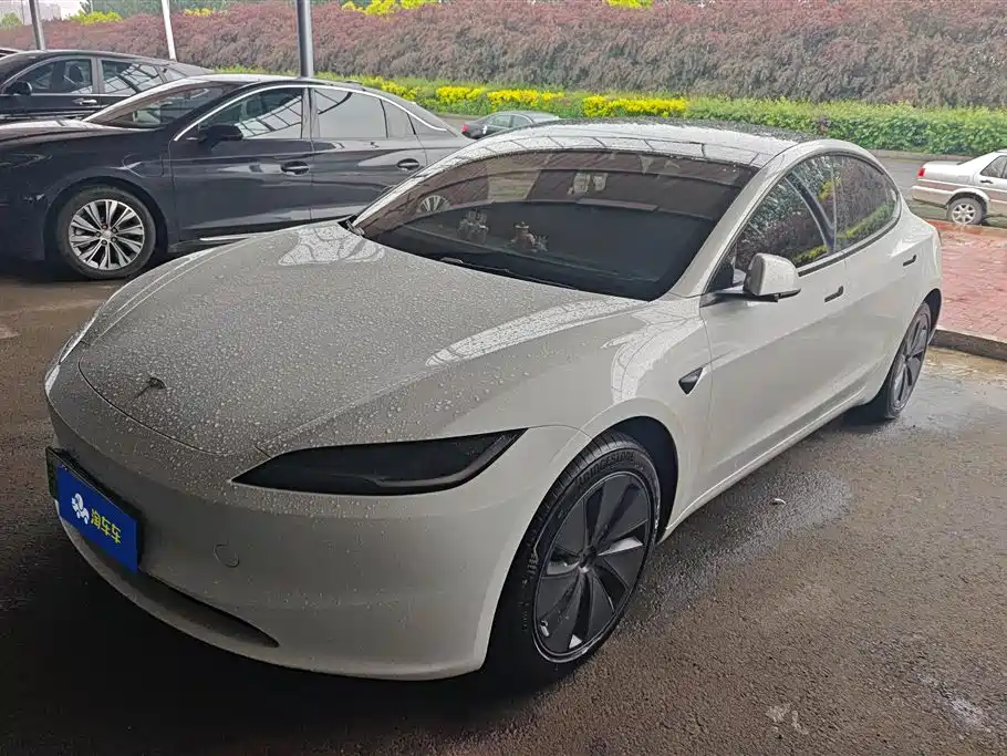 Tesla Model 3 2025 — фото 1