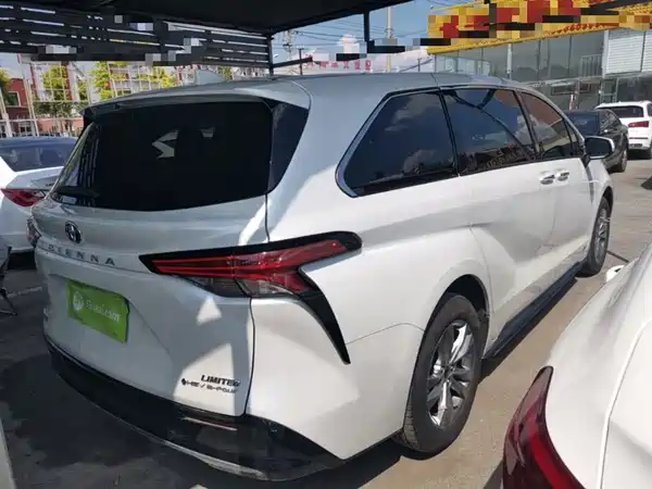 Toyota Sienna 2024
