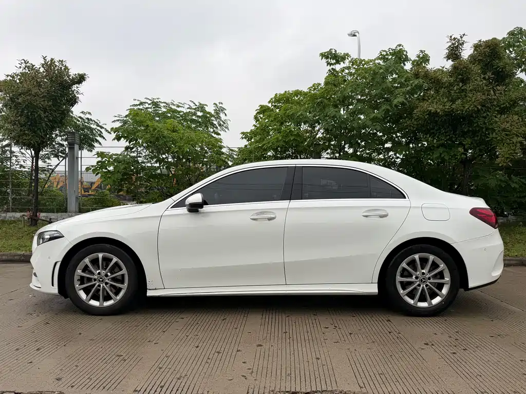 Mercedes-Benz A-Class 2022 — фото 9