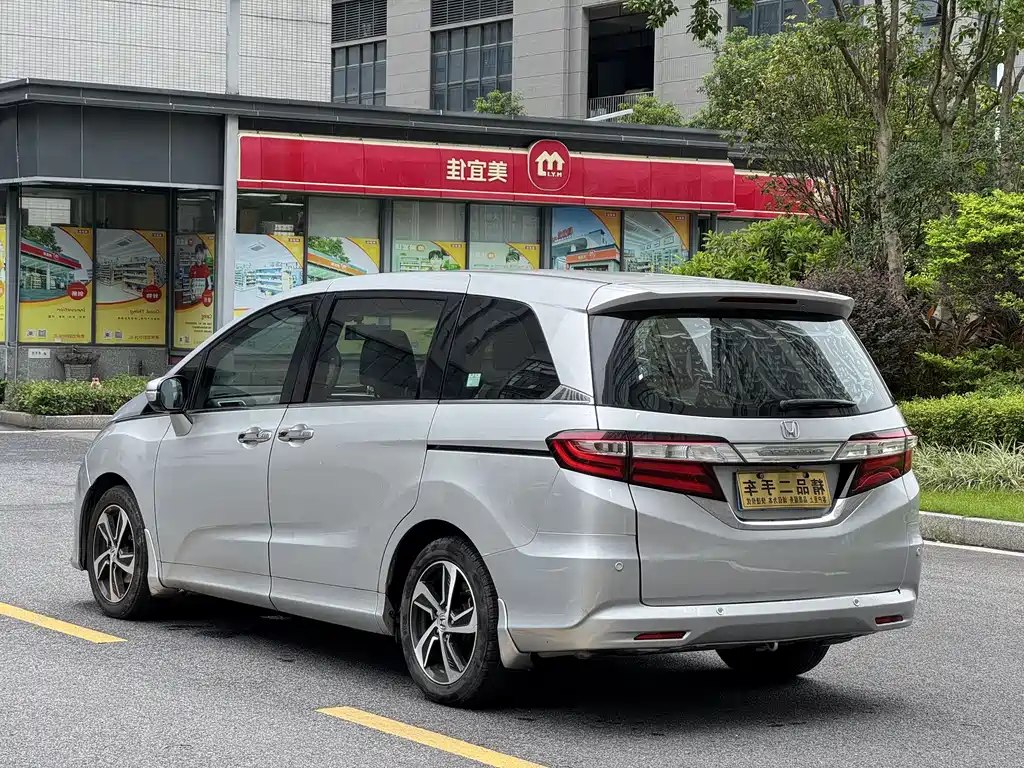 Honda Odyssey 2016 — фото 9