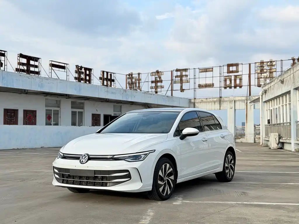 Volkswagen Golf 2025