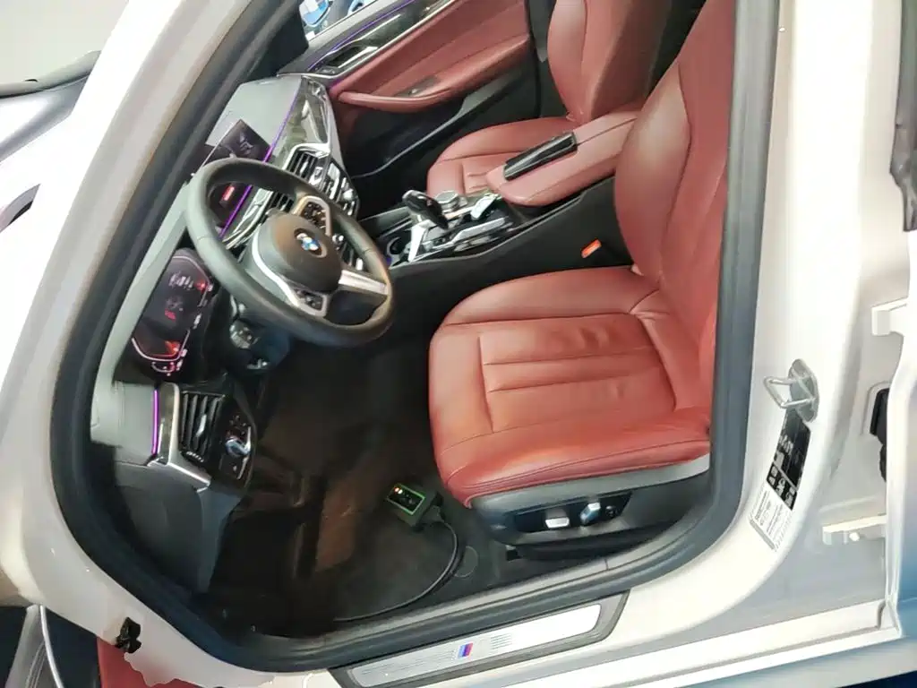 BMW 5 Series 2019 — фото 15