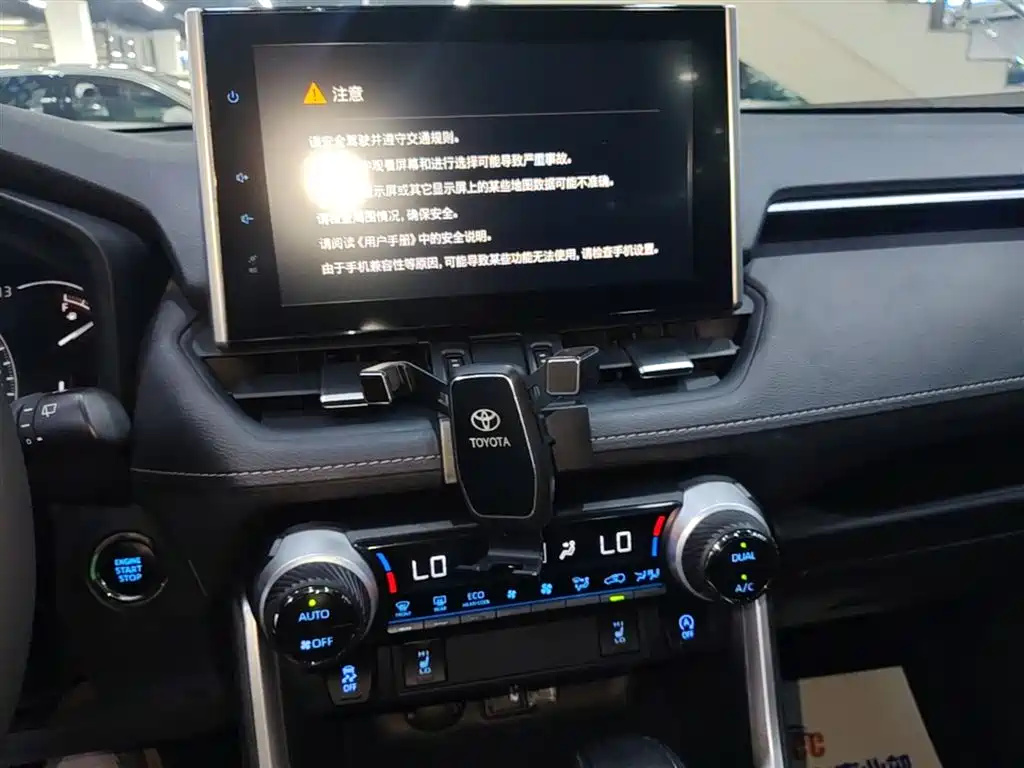 Toyota RAV4 2021 — фото 13