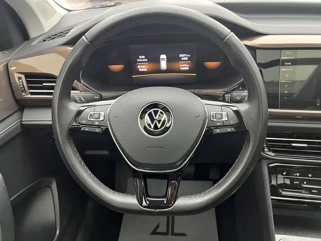 Volkswagen Tharu 2023 — фото 12
