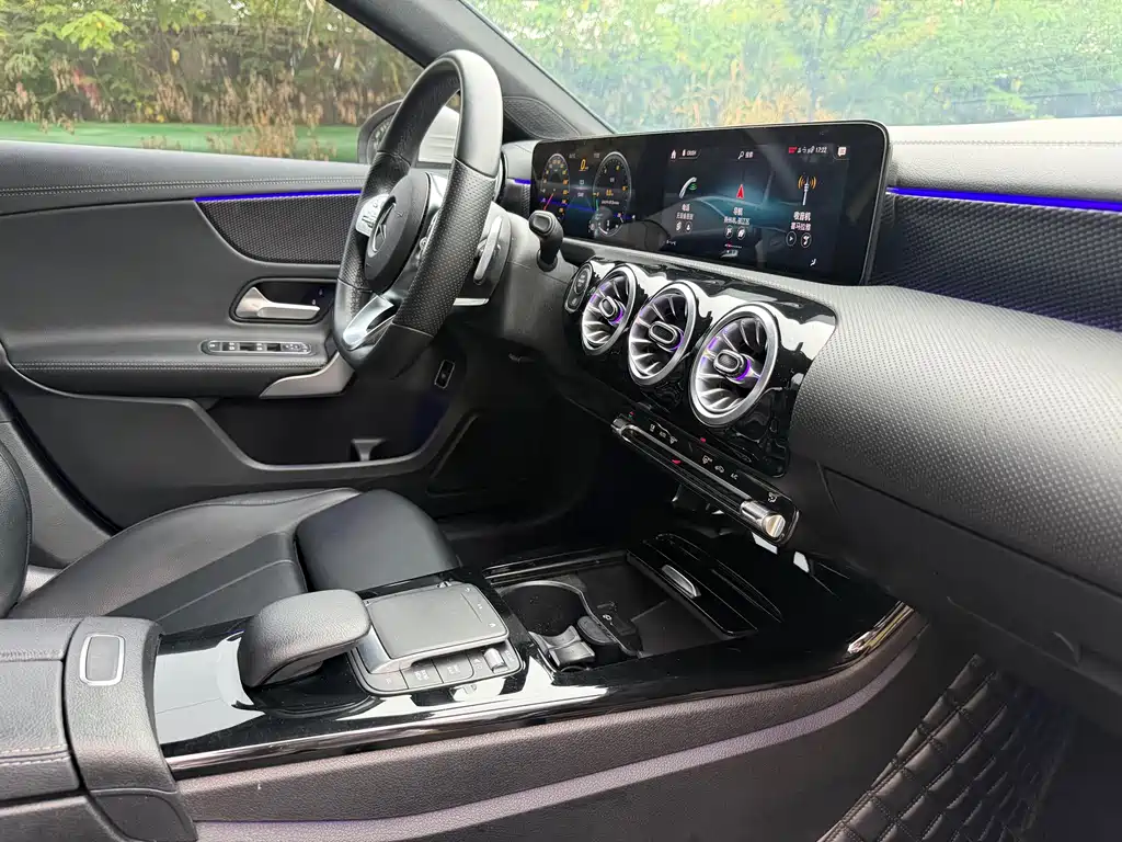 Mercedes-Benz A-Class 2022 — фото 16