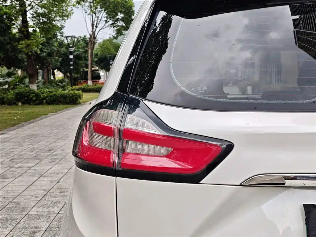 Ford Edge 2020 — фото 11